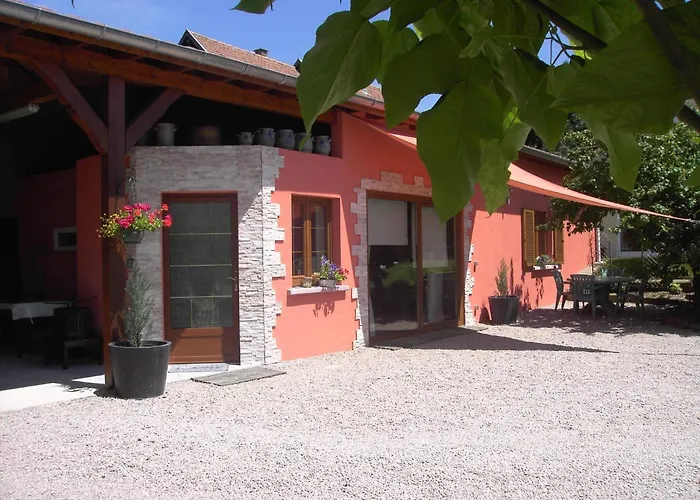 Holiday home Ruhiges Mit Garten An Der Weinstrasse By Interhome